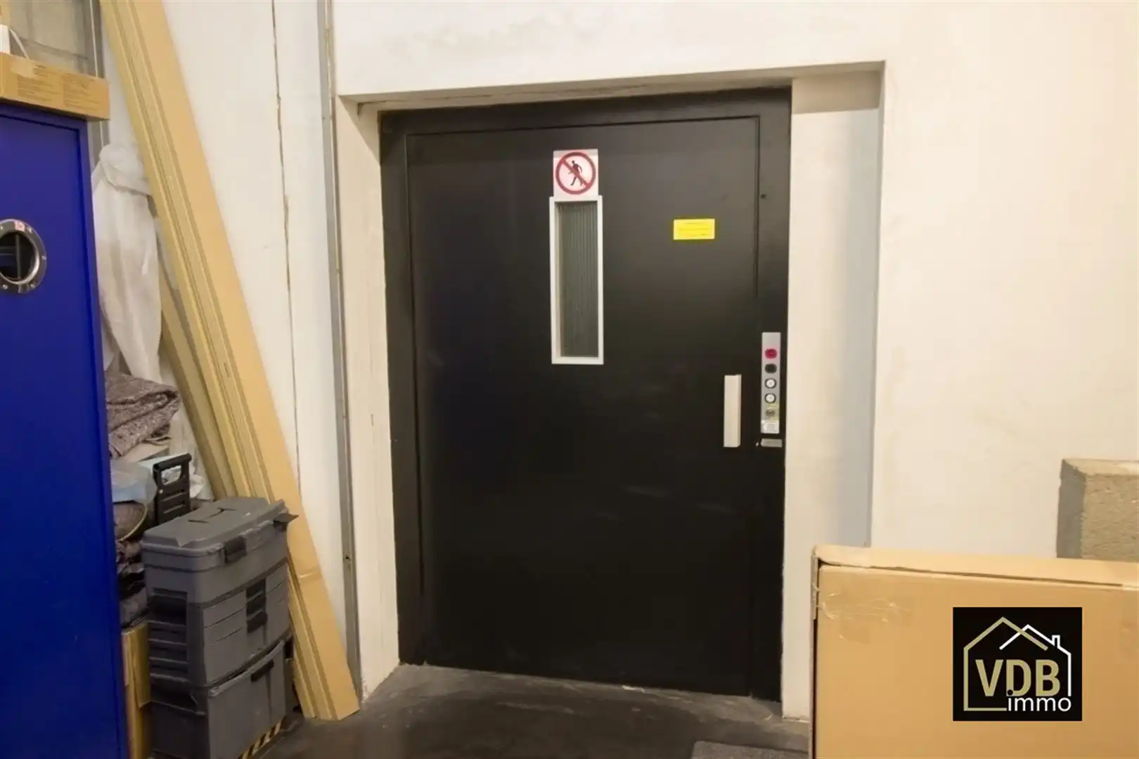 Commercieel gebouw op toplocatie, verhuurd met goed rendemen foto 22