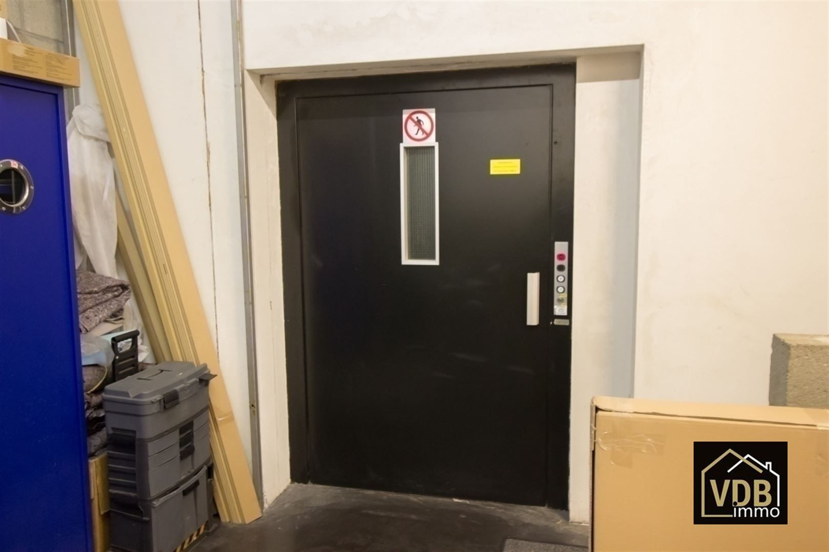 Commercieel gebouw op toplocatie geschikt voor vele doeleinden: kantoor, kleinhandel, groothandel... foto 23