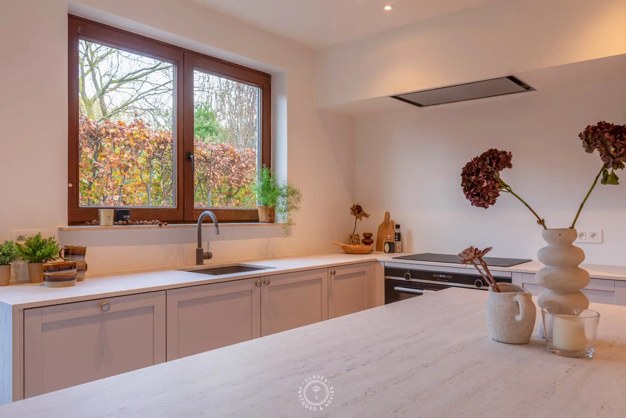 Prachtig gerenoveerde villa met westelijk georiënteerde tuin foto 18