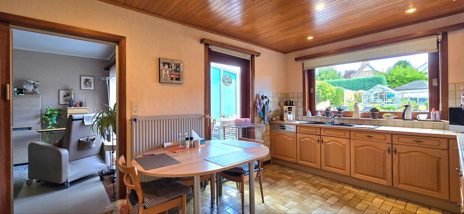 TE KOOP : goed onderhouden 3-gevelwoning, gelegen in een residentiële wijk, vlakbij het centrum van Sterrebeek. foto 5