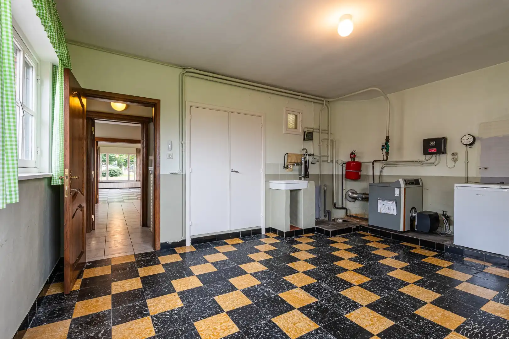 Woning met veel potentieel op topligging te Eeklo foto 9