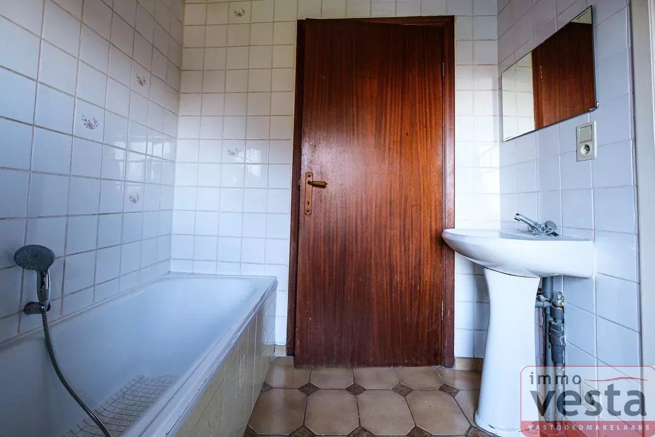 Te renoveren gezinswoning in een rustige streek foto 18