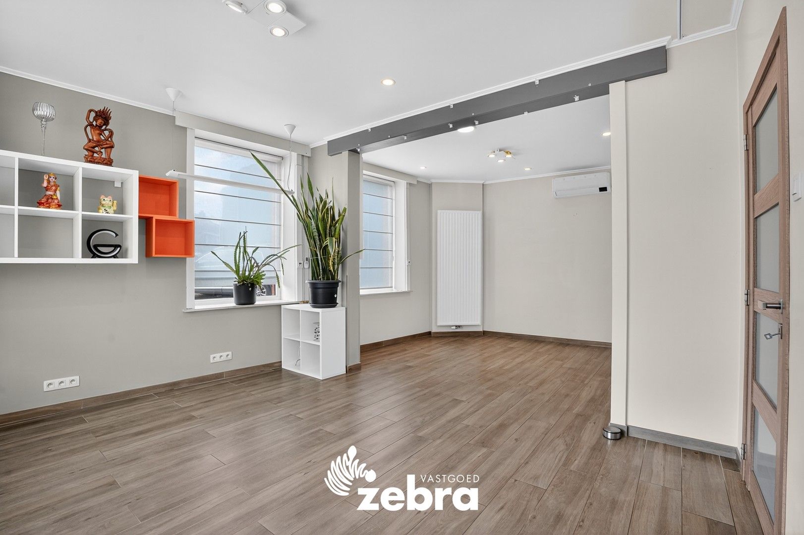 Ruime, instapklare woning met 5 slaapkamers en dubbele garage te Koolskamp! foto 2