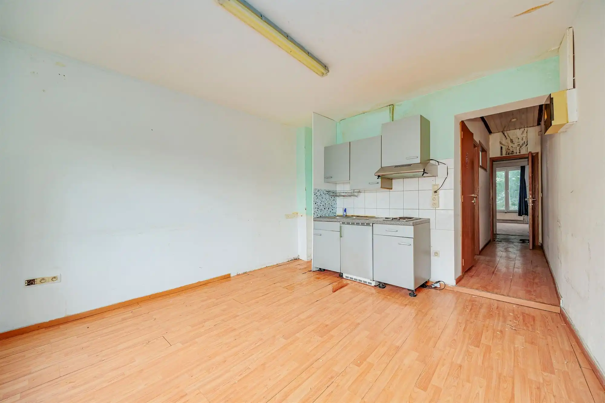 Handelshuis met gerenoveerde handelsruimte en renovatiepotentieel foto 5