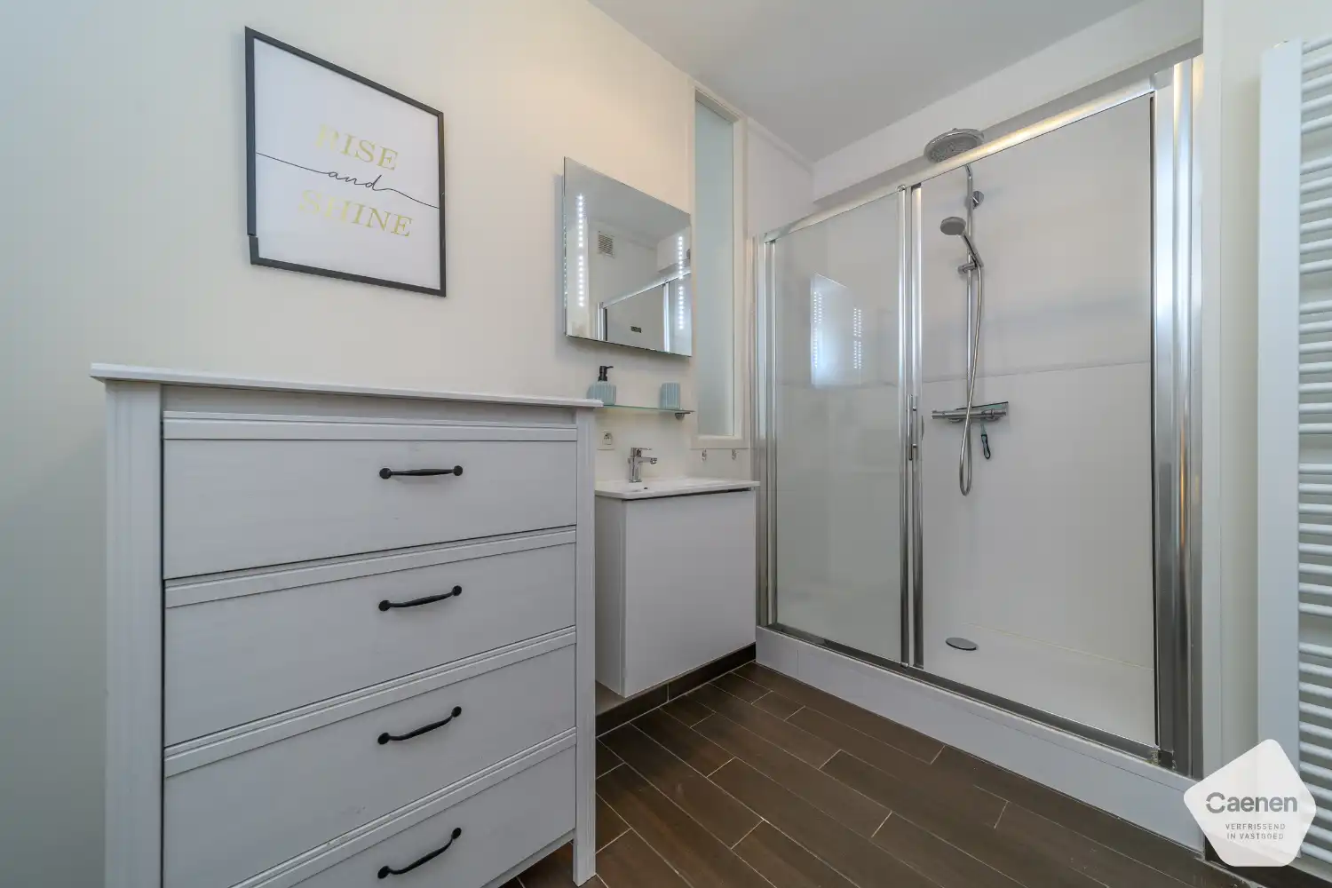 Prachtig gerenoveerde studio met slaapkamer en zijdelings zeezicht foto 11