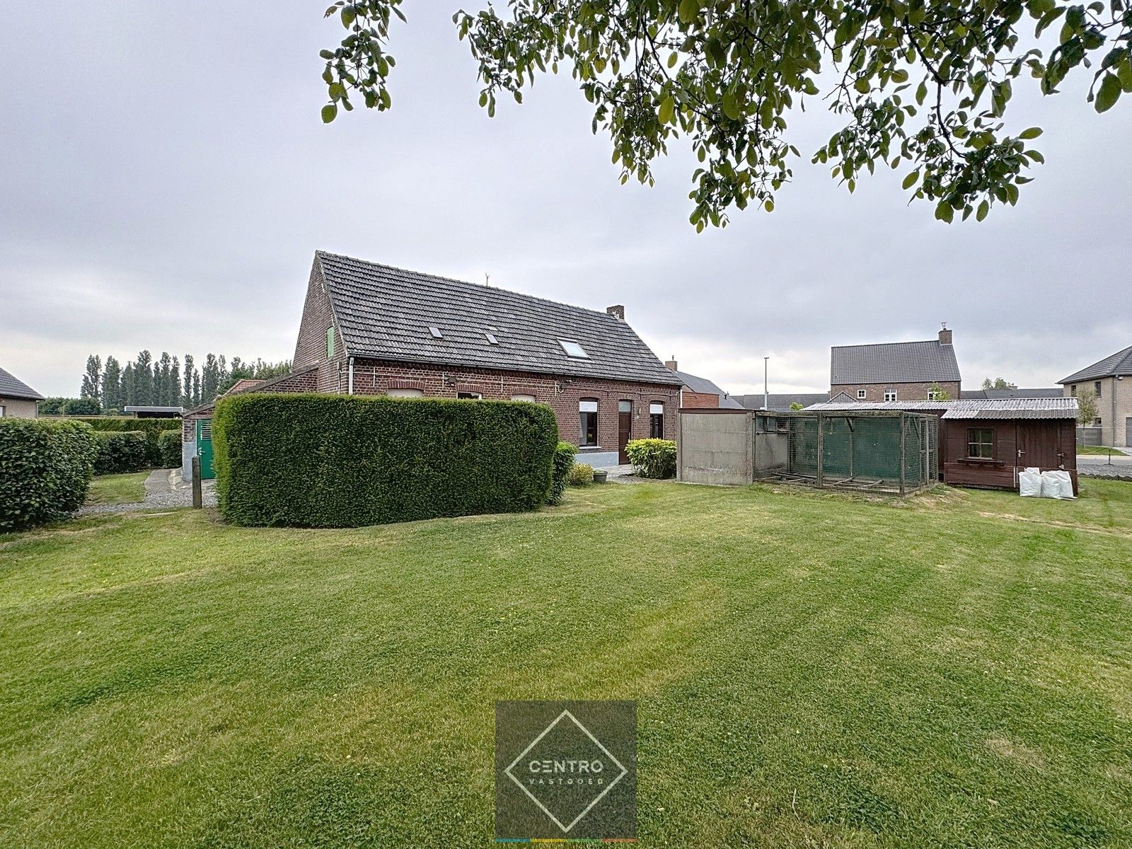 2 Afbraakwoningen op mooie ligging te Roeselare! foto {{pictureIndex}}