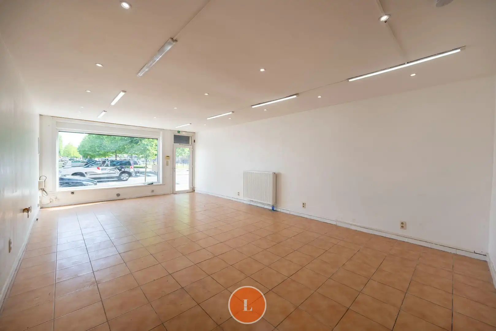 Huis met 4 slaapkamers te koop in centrum Menen foto 2