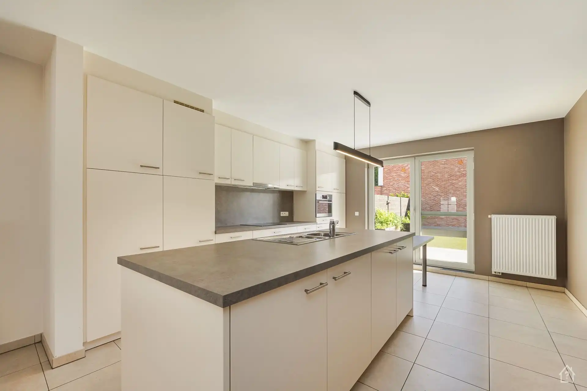 2 slaapkamer appartement met privatieve tuin en 2 parkings foto 7