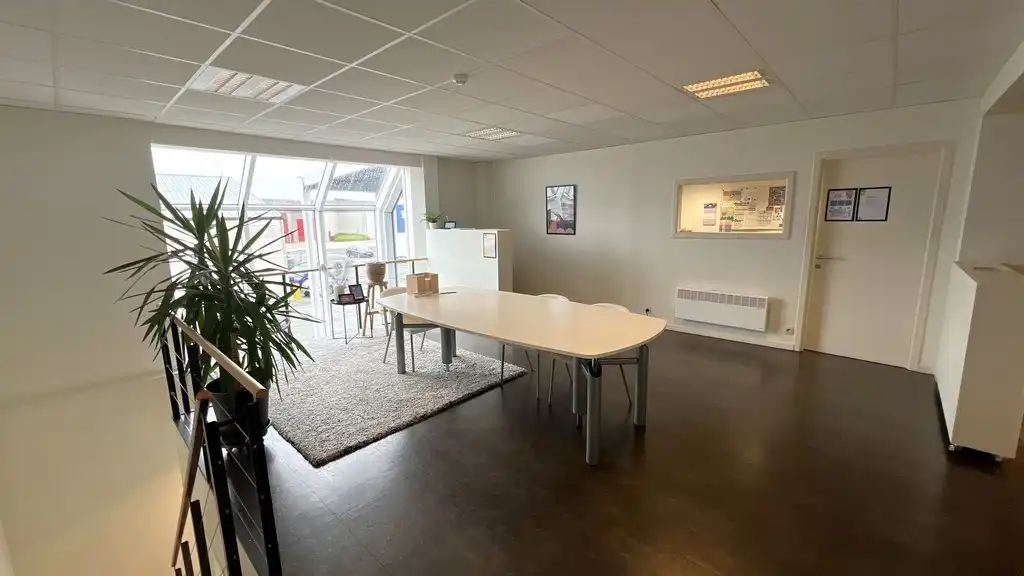 Magazijn met sociale ruimtes te huur in Industriepark-Drongen foto 17