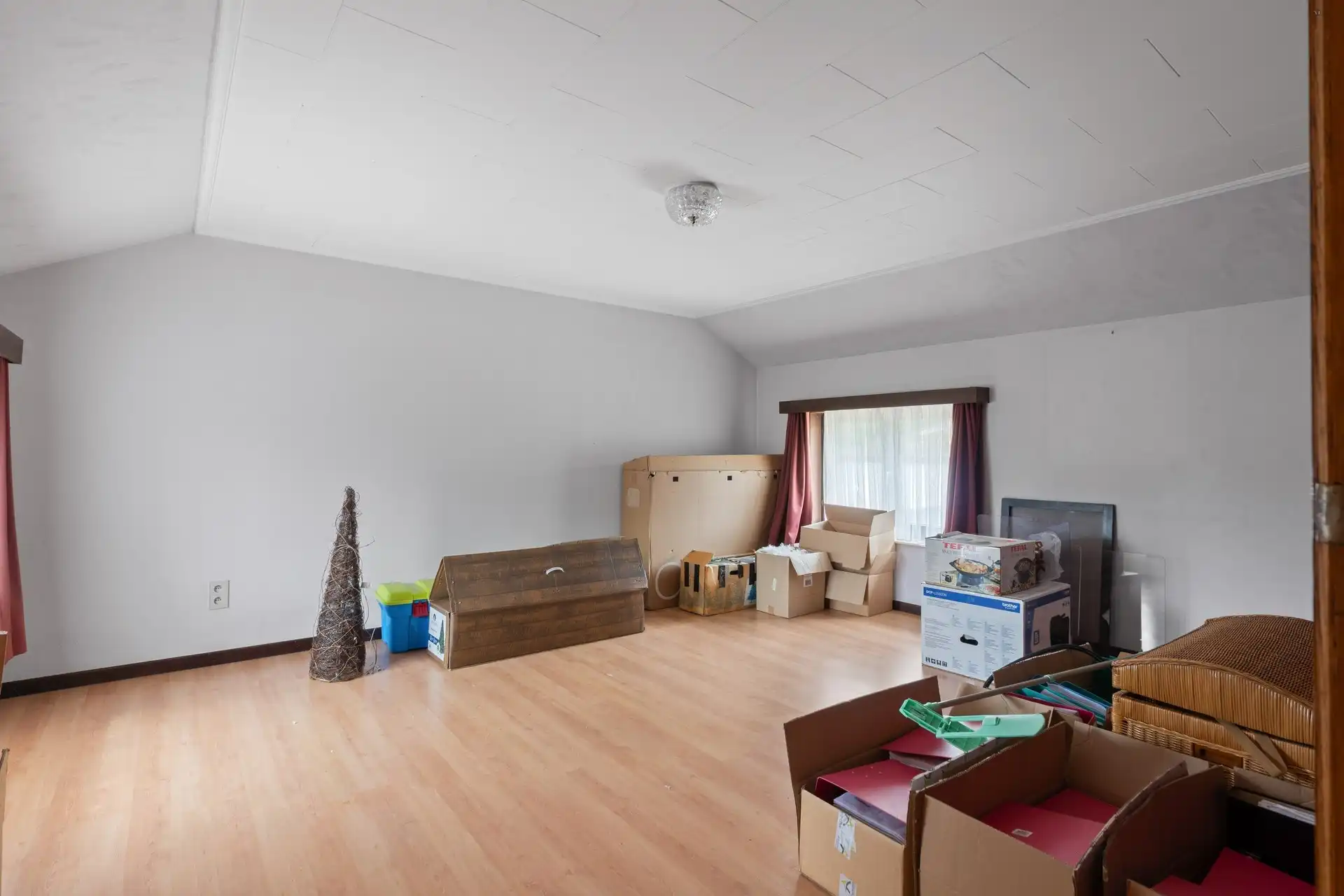 2 Vergunde magazijnen, showroom en woning op een ruim perceel foto 17