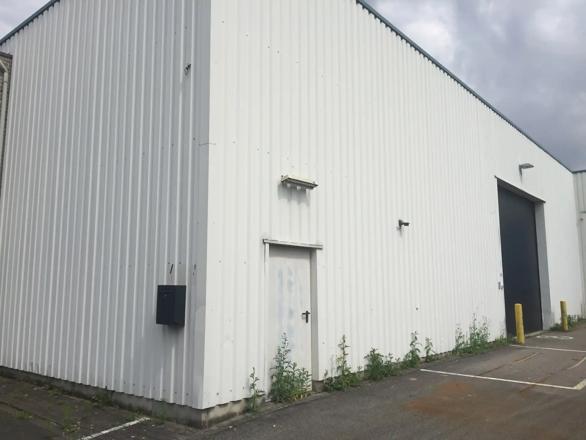 Magazijn Unit C - 880m² met kantoren te huur foto 10