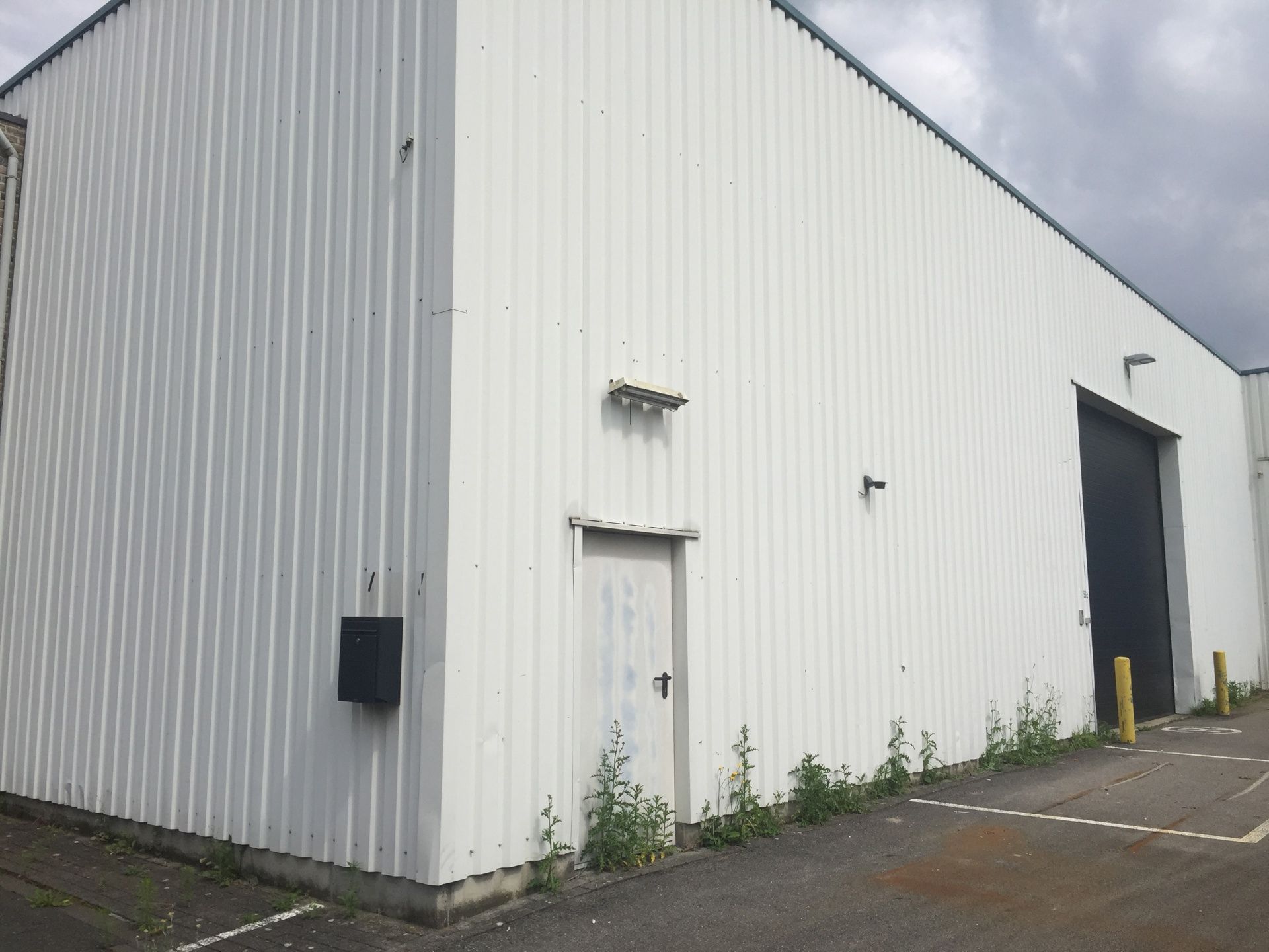 Magazijn Unit C - 880m² met kantoren te huur foto 10