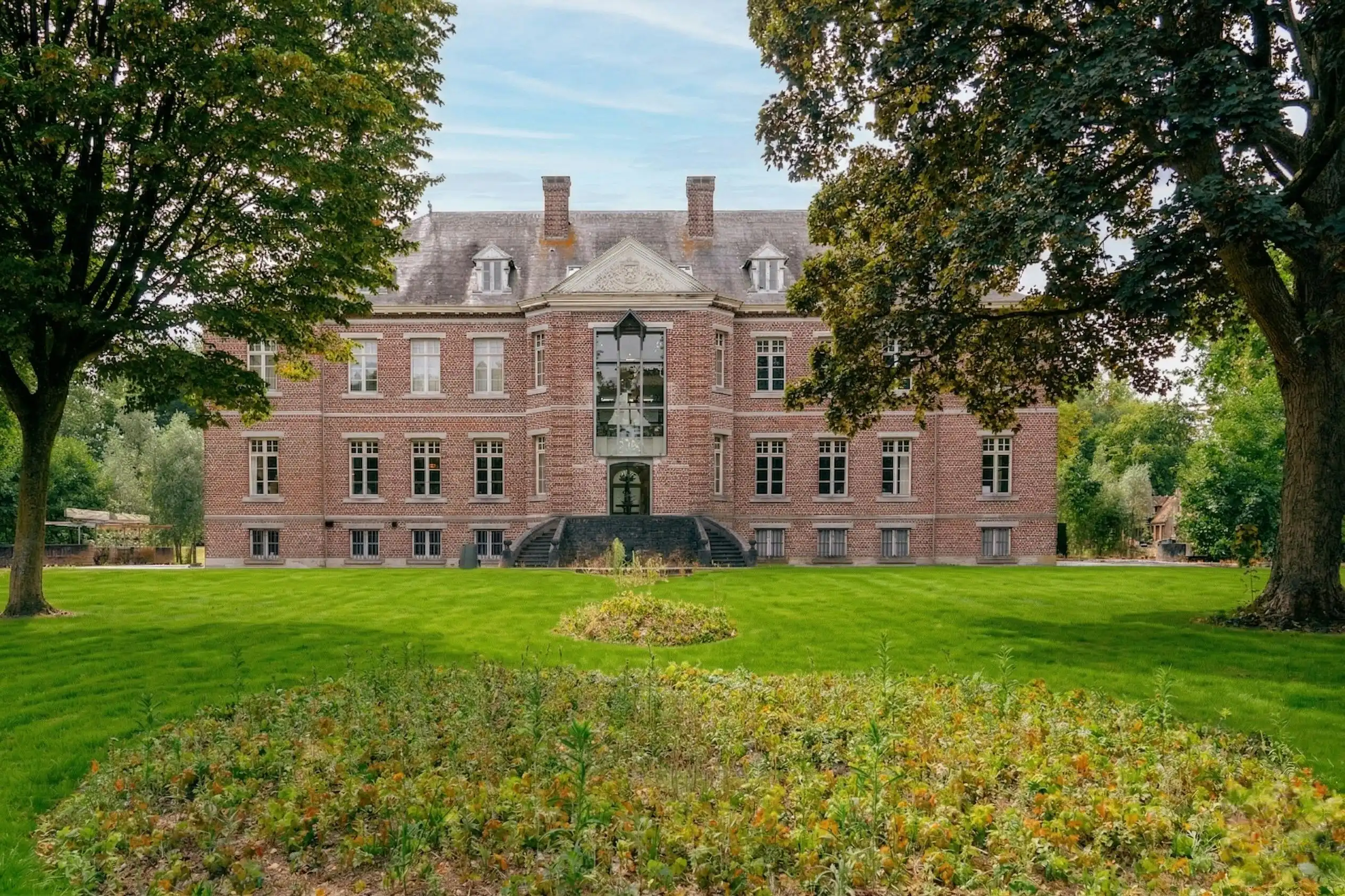 Uniek historisch kasteel op 9 hectare te koop in Geluveld foto 4