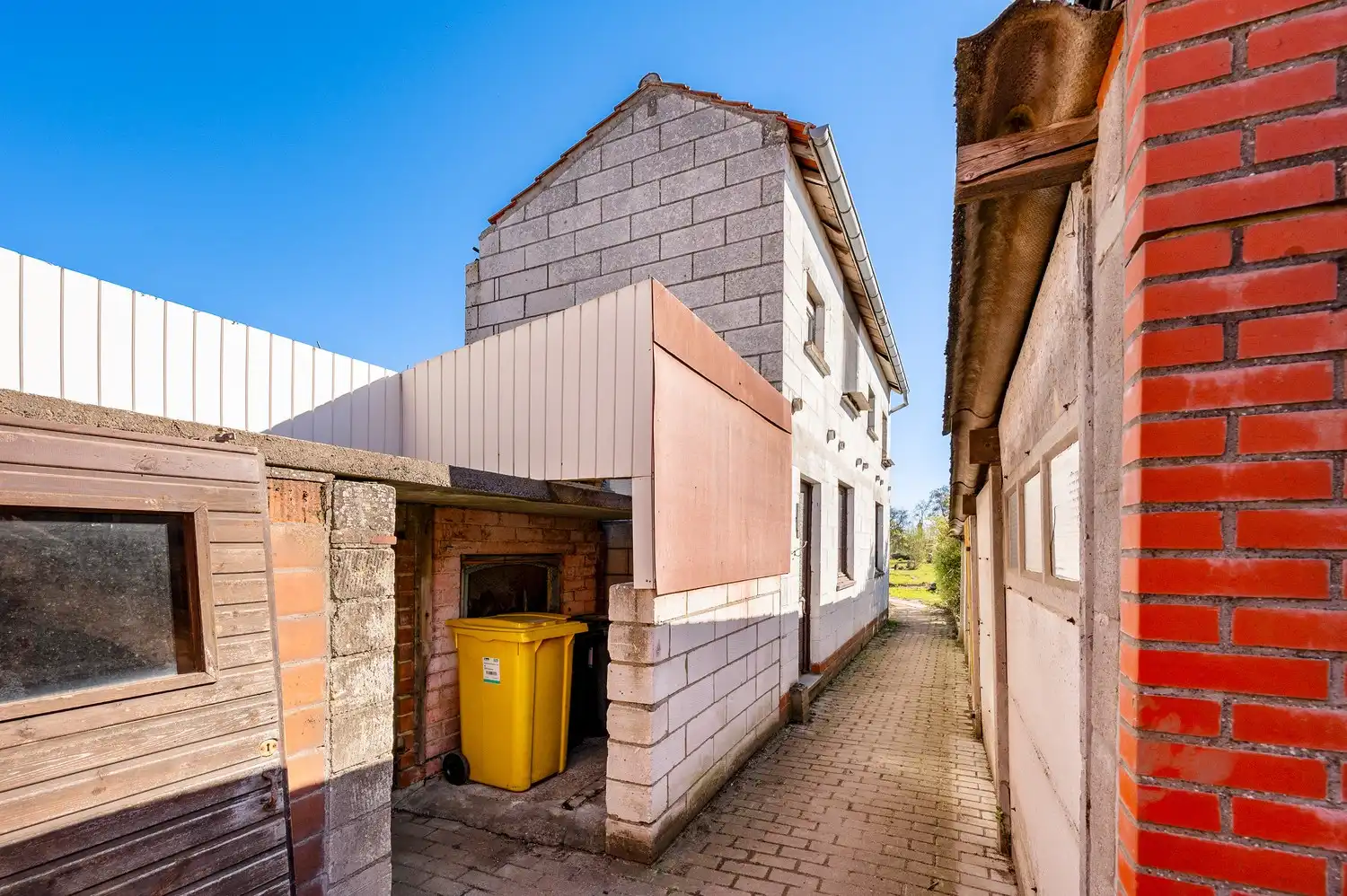 Te renoveren woning met garage en diepe tuin. foto 30