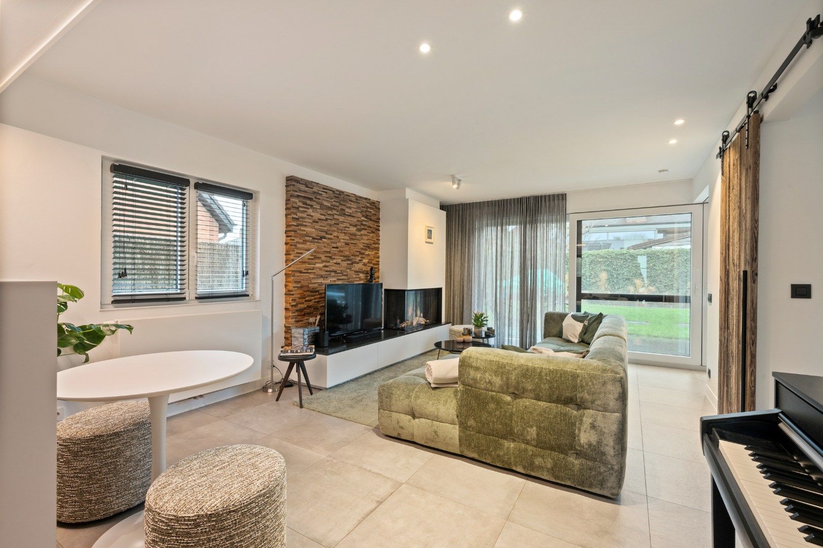 ENERGIEZUINIGE HALFOPEN BEBOUWING MET EPC A, 3-4 SLPKS, GARAGE, OPRIT EN TUIN IN RUSTIGE WIJK foto 4