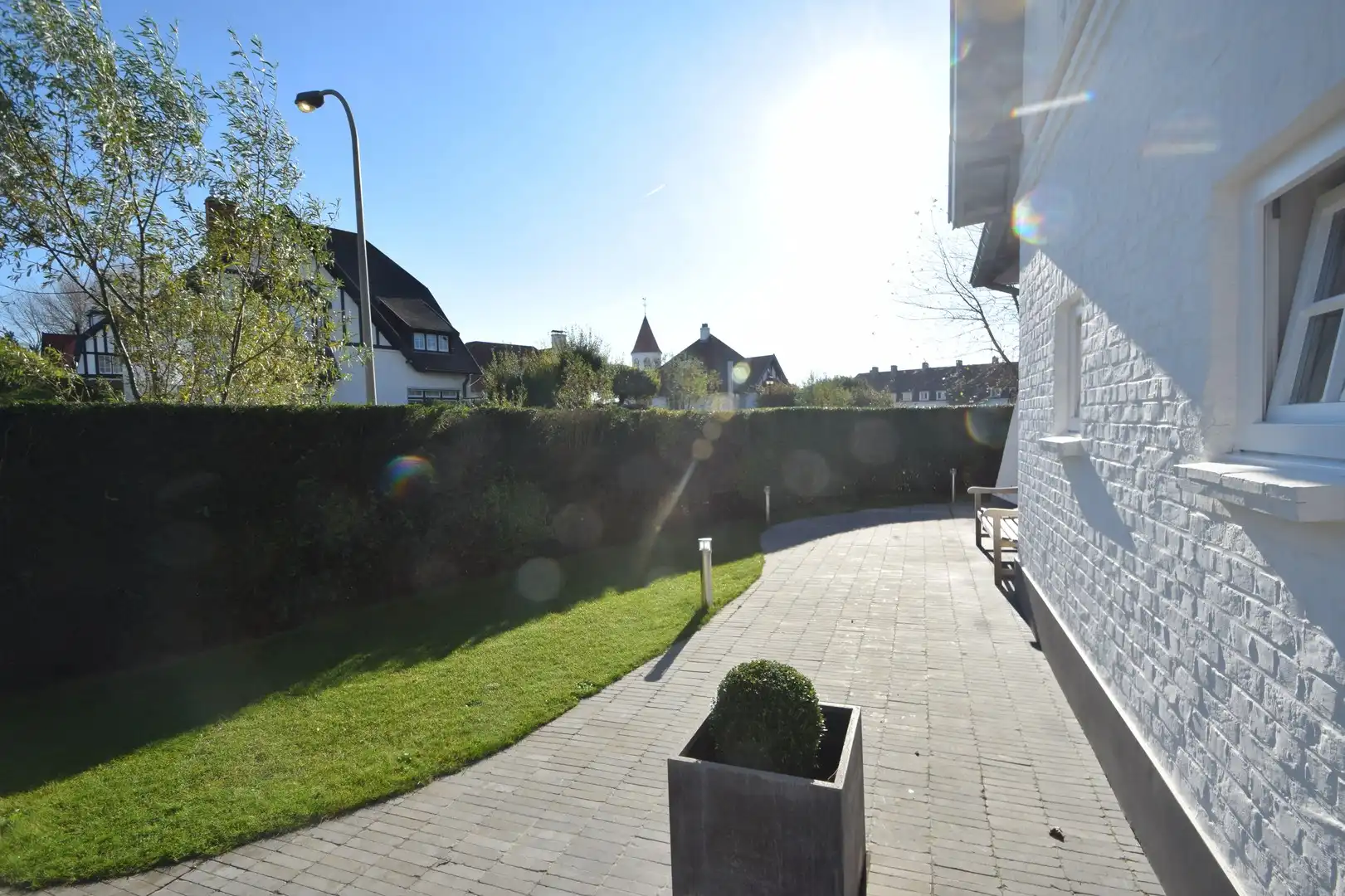 Prachtige karaktervolle villa in hartje Zoute, op enkele stappen van het Dominicanenkerkje en het strand te huur. foto 12
