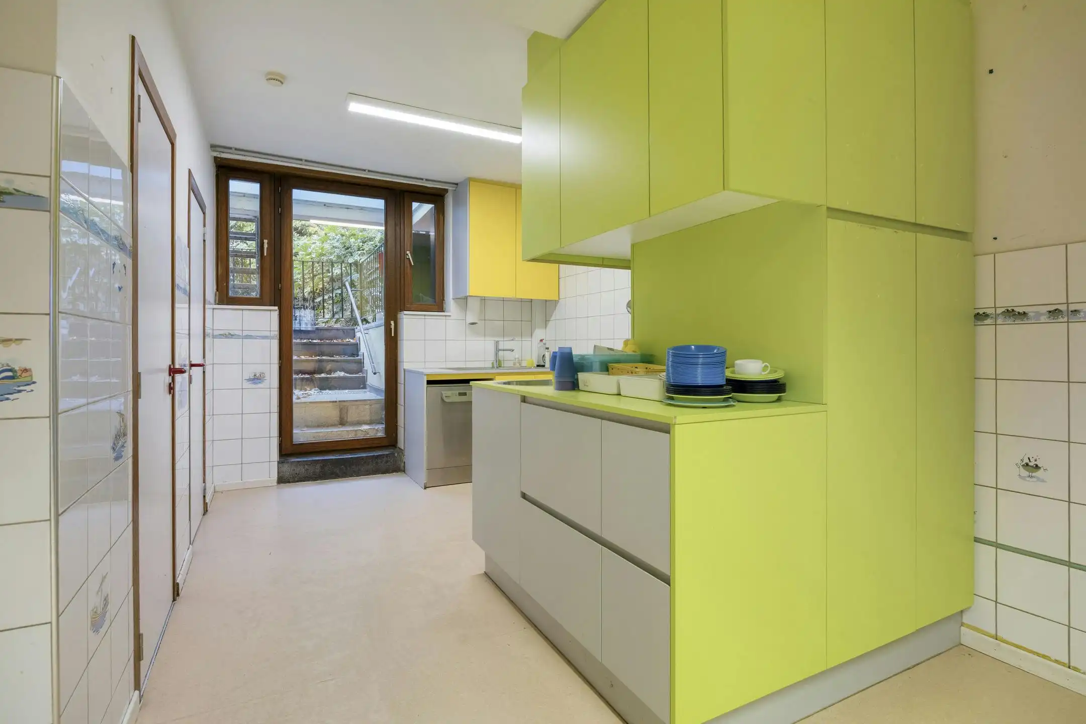 Op te frissen herenhuis met 7 slaapkamers en stadstuin. foto 28