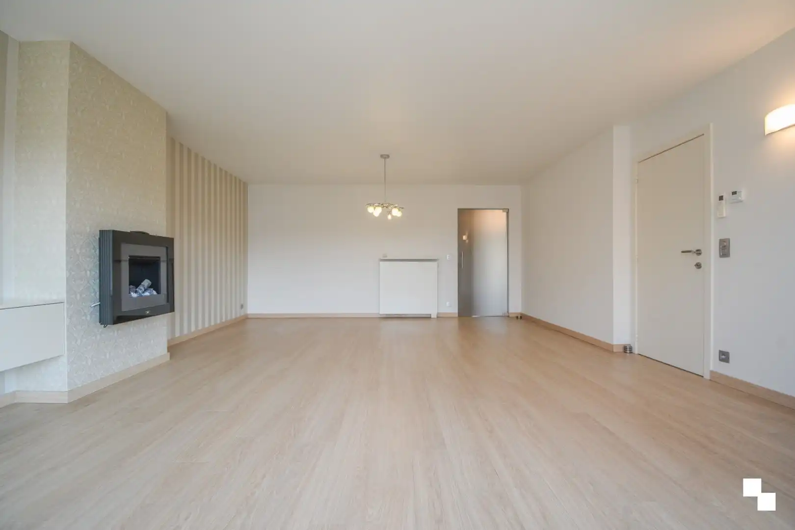 Zéér verzorgd, gerenoveerd 3-slaapkamer appartement te Roeselare foto 3