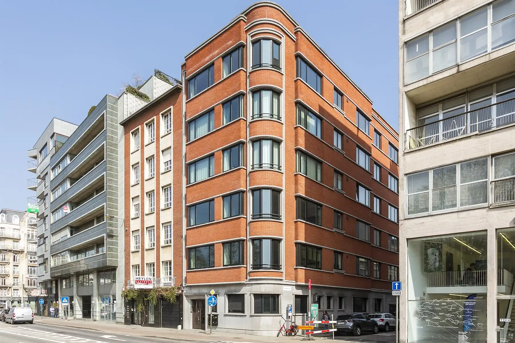 Luxueus afgewerkt appartement op zeer centrale ligging. foto {{pictureIndex}}