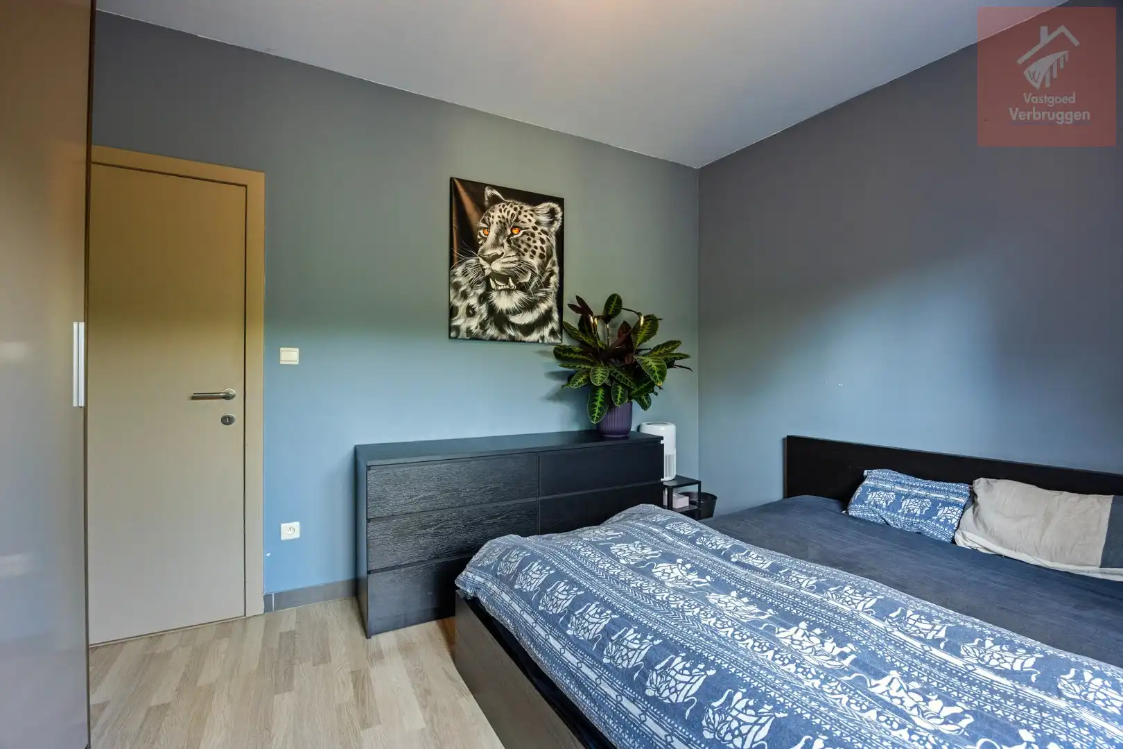 Modern instapklaar gelijkvloers appartement met 2 slpk, terrassen en autostaanplaats foto 10