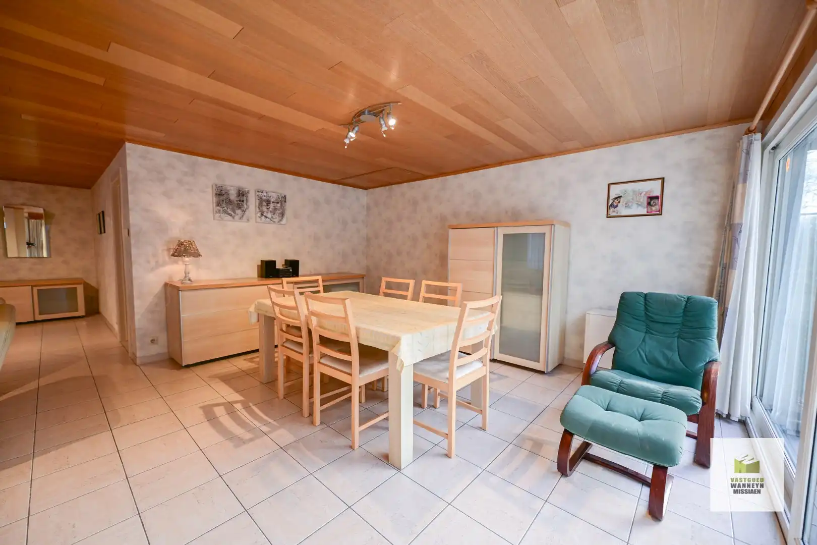 Centraal gelegen woning met 2 slaapkamers, tuin en garage foto 3
