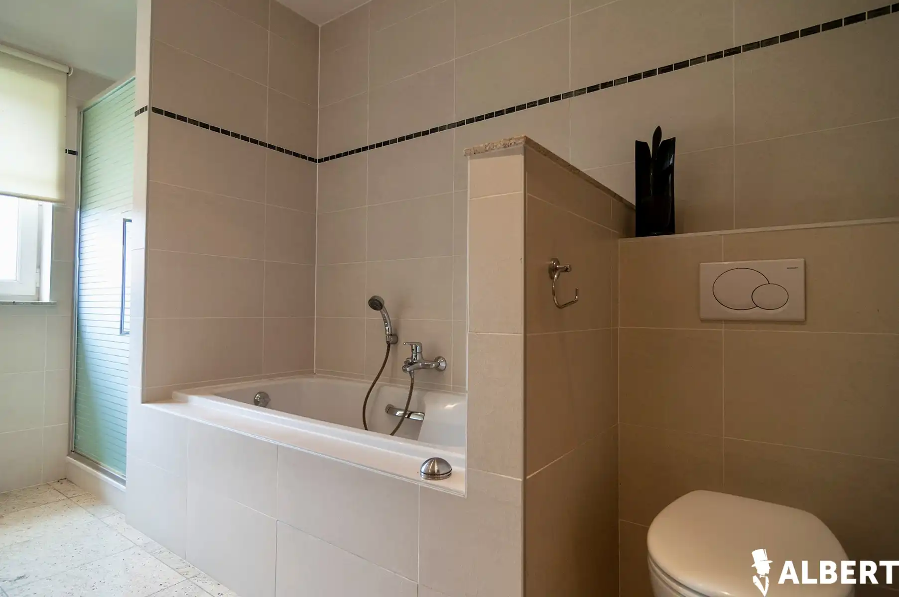 Charmante halfopen woning in een rustige, doodlopende straat foto 16