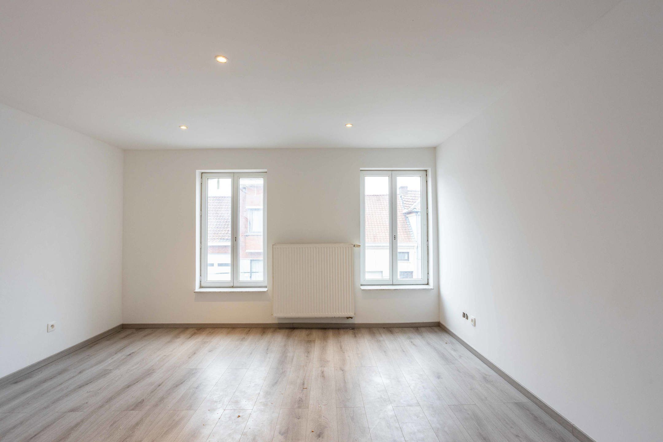 Gerenoveerde rijwoning met 3 slaapkamers en tuin. foto 10