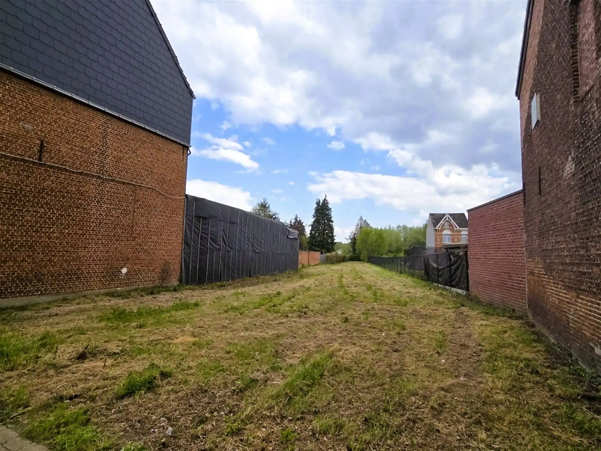 Bouwgrond voor éénsgezinswoning of projectgrond voor meergezinswoning foto 2