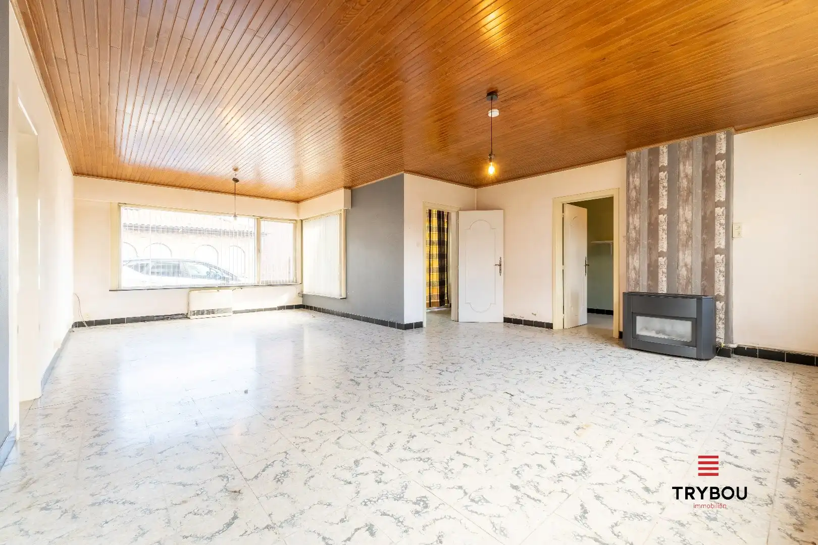 Gelijkvloerse woning met 2 garages in het centrum van Houthulst foto 3