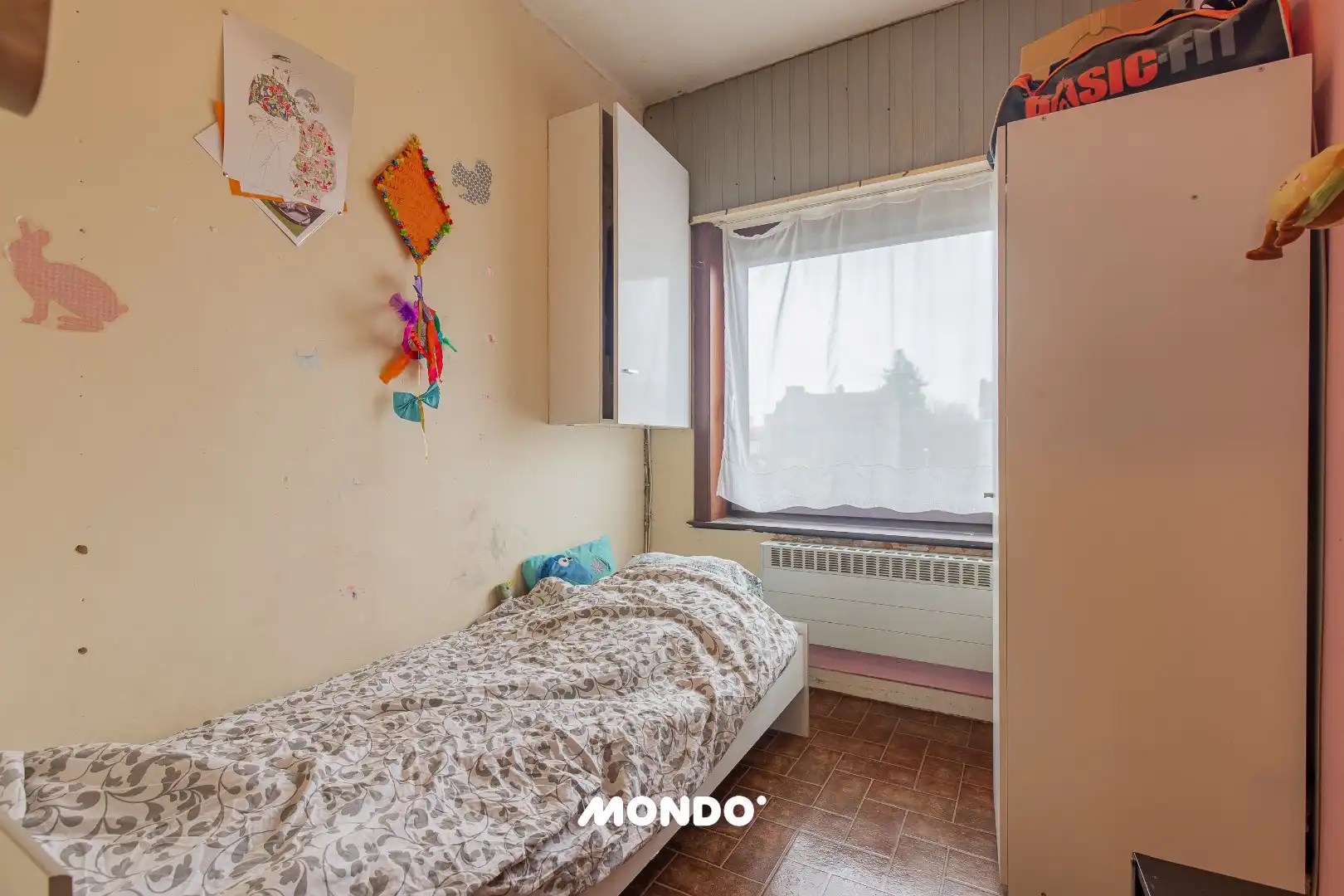 Deels gerenoveerde gezinswoning met 5 à 6 slaapkamers en tuin met achteruitweg foto 12