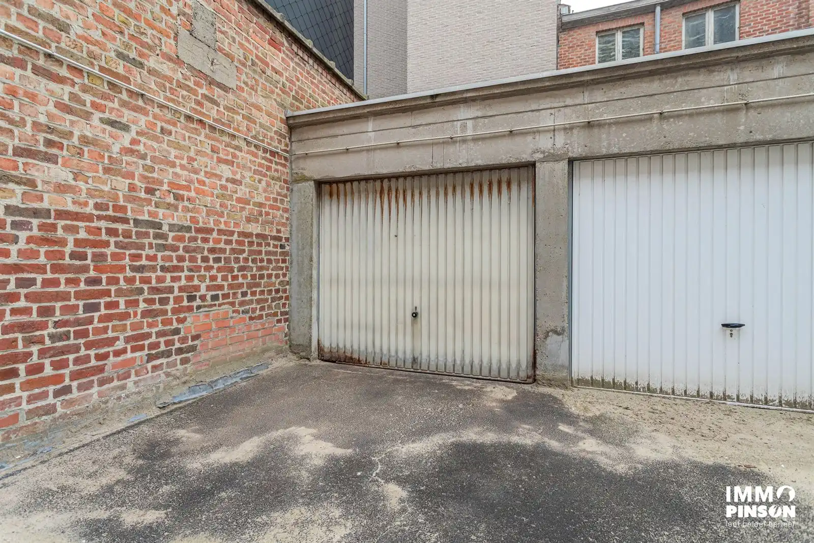 Goed gelegend garage foto 2