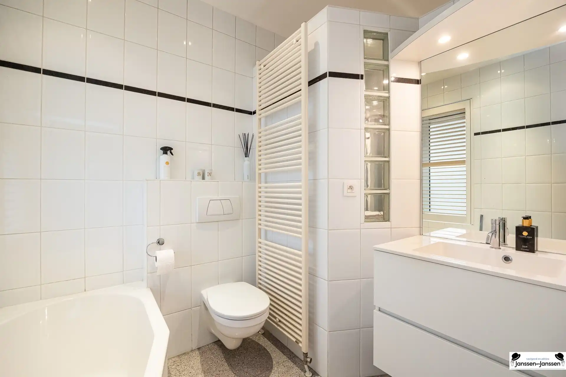 Charmante villa op toplocatie in hartje Ekeren foto 27