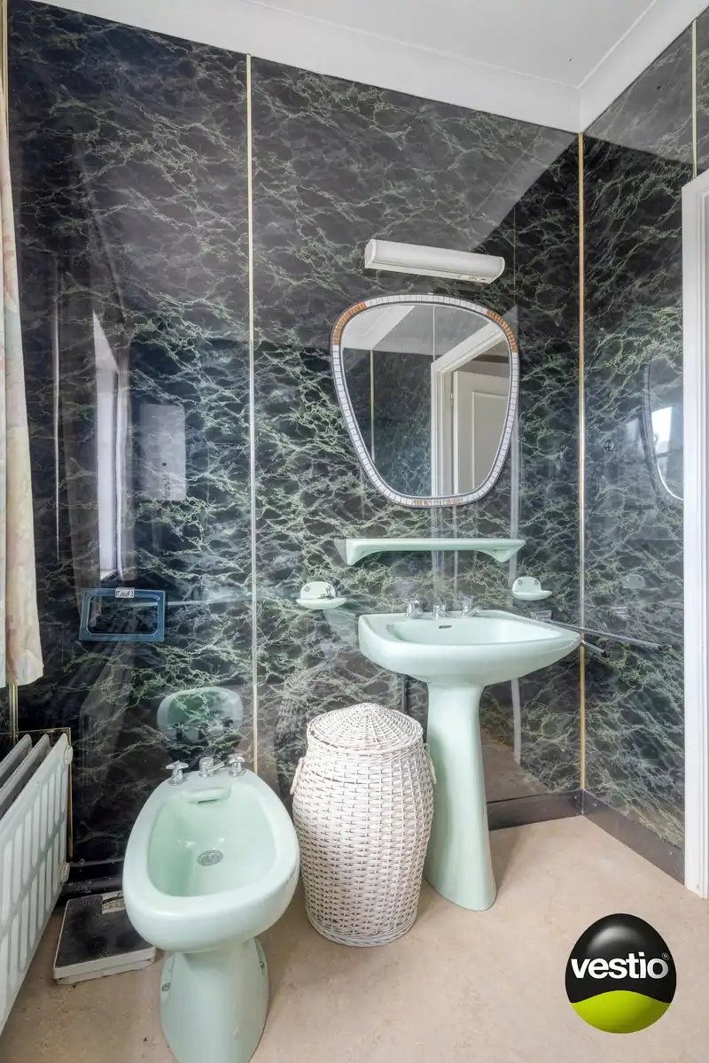 TE RENOVEREN WONING MET 3 SLAAPKAMERS EN GARAGE OP EEN RUIM PERCEEL VAN  8A 29CA IN HARTJE NIEUWERKERKEN foto 23