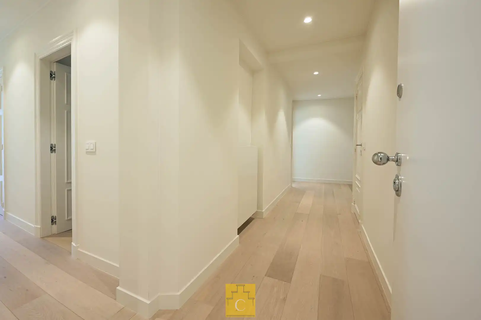 Ruim appartement in volledig gerestaureerd herenhuis met zicht op de rei foto 12