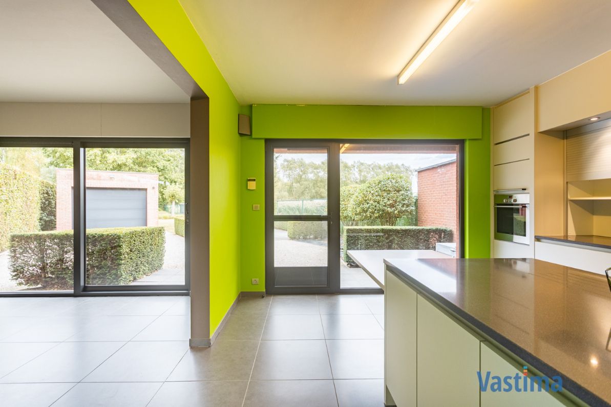 Ruime instapklare gezinswoning met zonnige tuin en garage foto 11