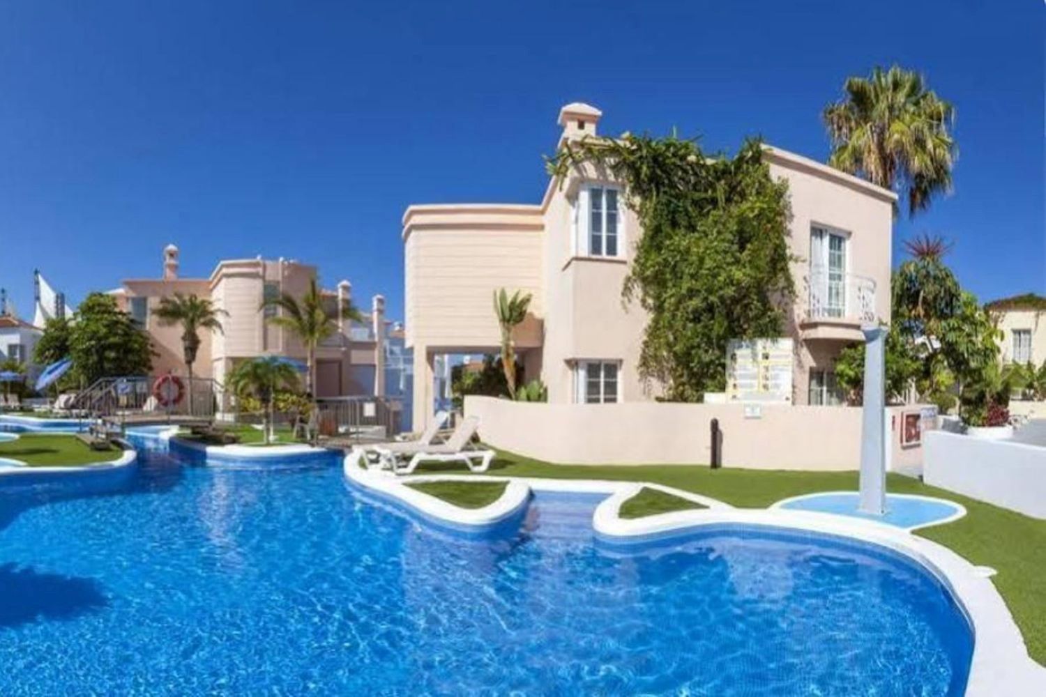 Ruime en Zonnige Appartementen op Slechts 600 Meter van het Strand foto {{pictureIndex}}