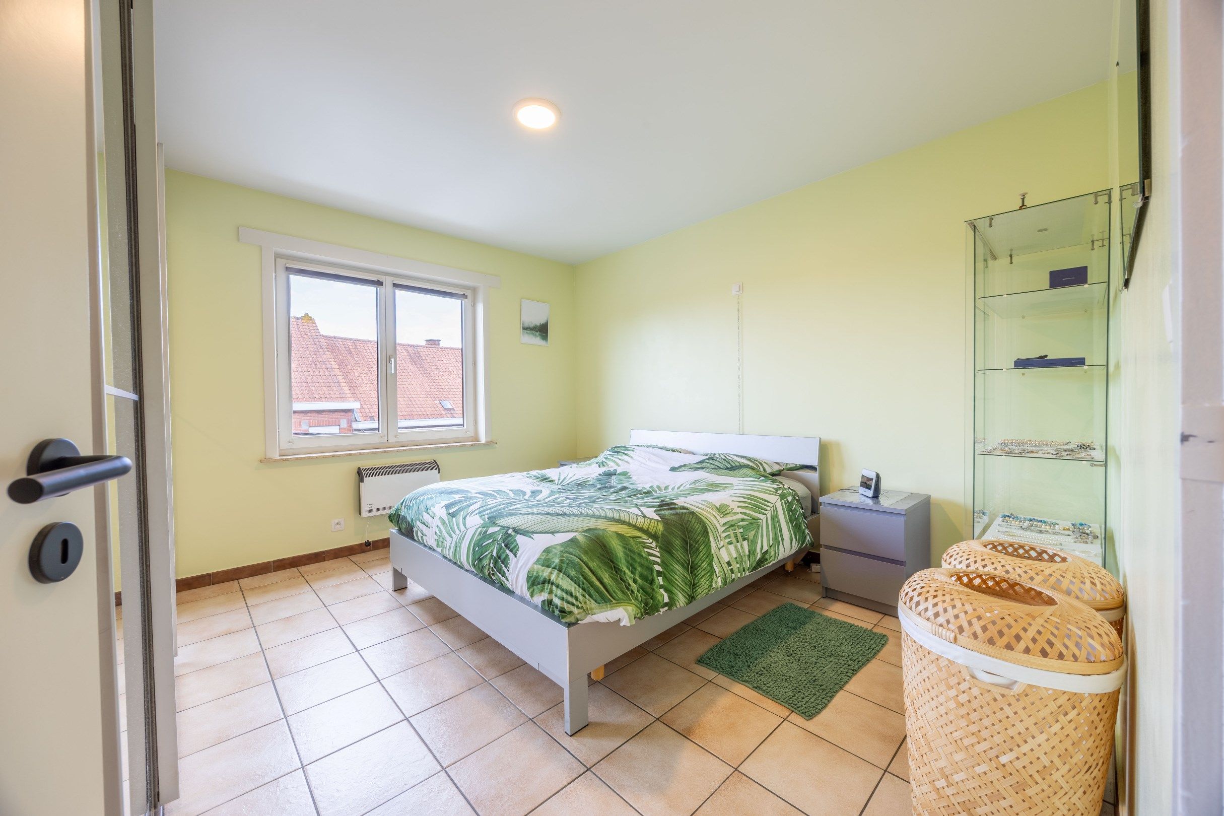 INSTAPKLAAR APPARTEMENT MET 2 SLAAPKAMERS EN GARAGE foto 11