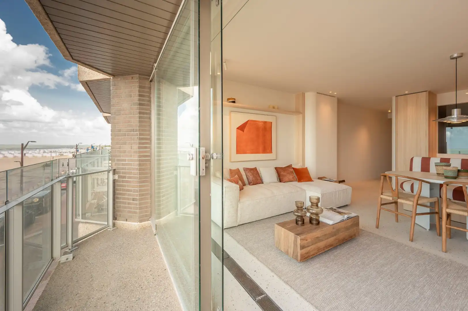 Luxueus gerenoveerd appartement met frontaal zeezicht op Zeedijk-Het Zoute, ideaal gelegen tussen Albertplein en begin Wandeldijk foto 3