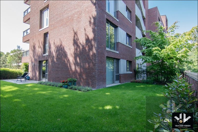 LUXUEUS GVL 3 SLPK-APP MET TUIN EN TWEE STAANPLAATSEN foto 7