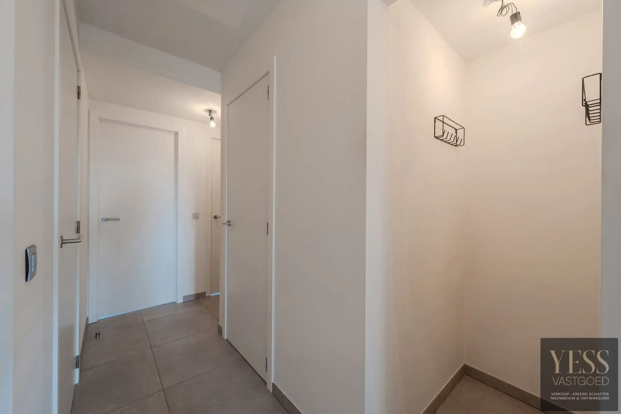 Zo goed als nieuw appartement + terras + garage! foto 9