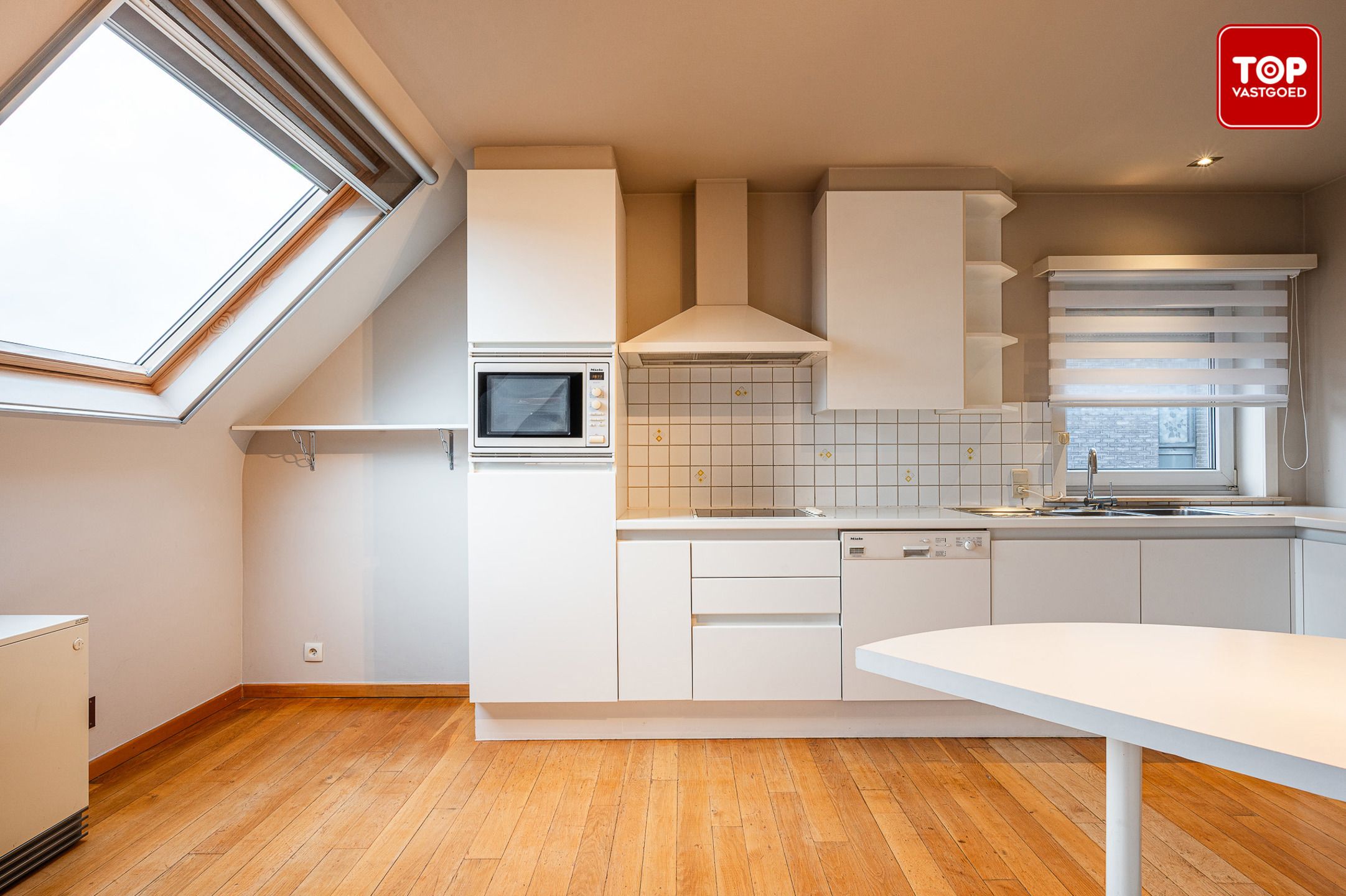 Instapklaar 2 slaapkamer appartement met garage in kleinschalig gebouw foto 6