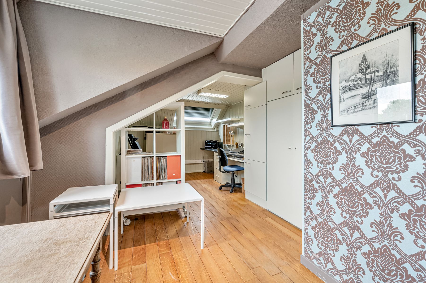 Instapklare en goed onderhouden villa met tuin en garage foto 16