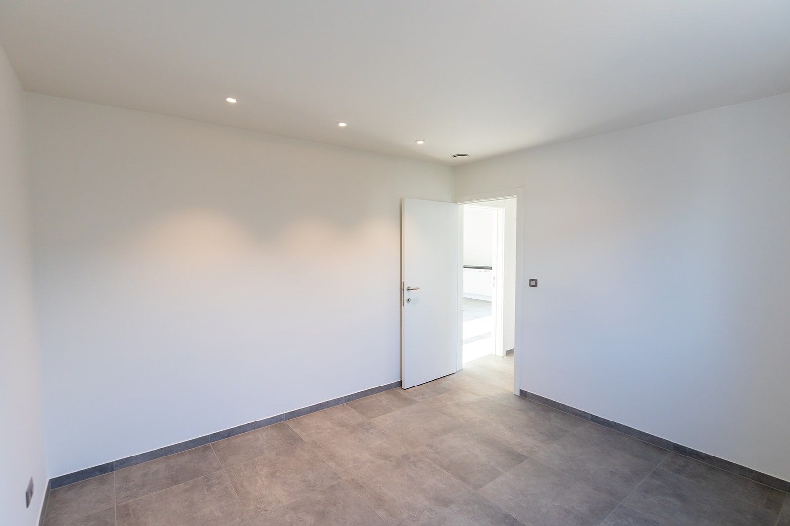 Modern ingericht instapklaar nieuwbouwappartement met 1 slpk foto 6