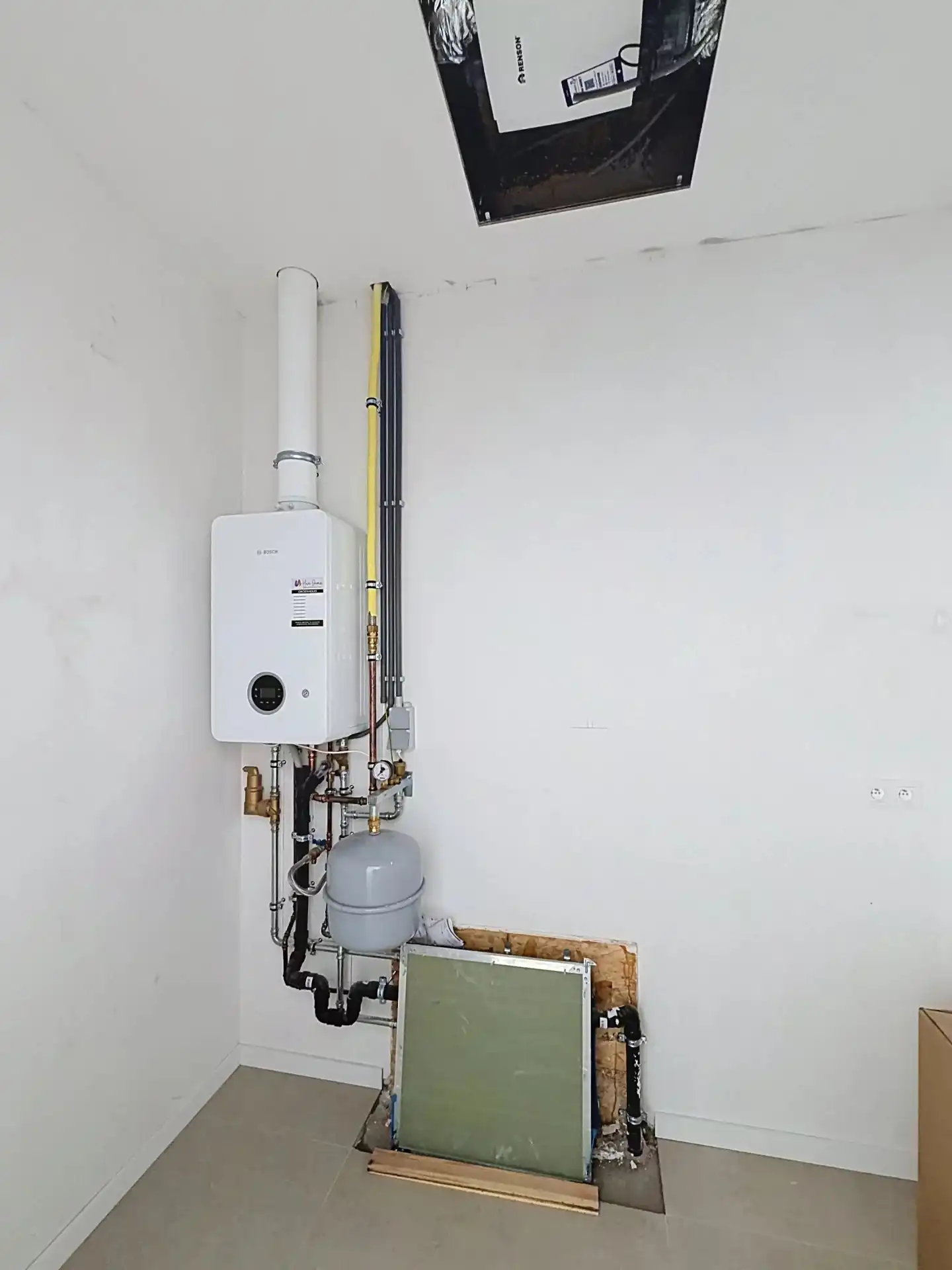 Luxueus en modern afgewerkt gelijkvloers appartement met tuin en 1 slaapkamer. foto 26