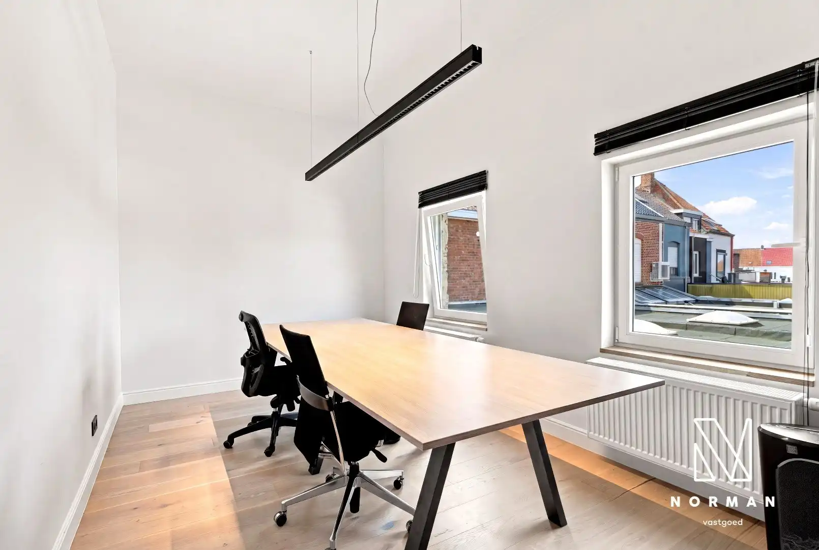 Multifunctioneel gebouw (burelen + magazijn + appartement) op commerciële ligging te Kortrijk foto 12