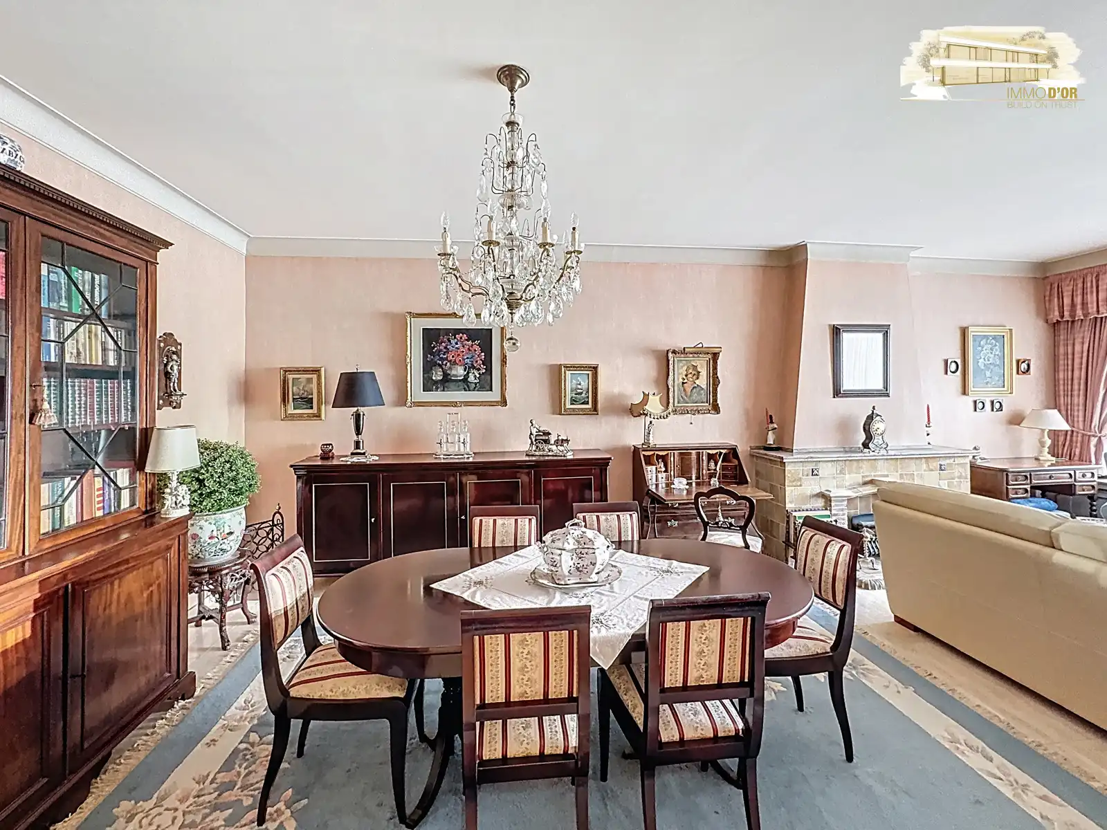 Exclusieve bel-étage met ZW-tuin met garage + grote oprit  foto {{pictureIndex}}