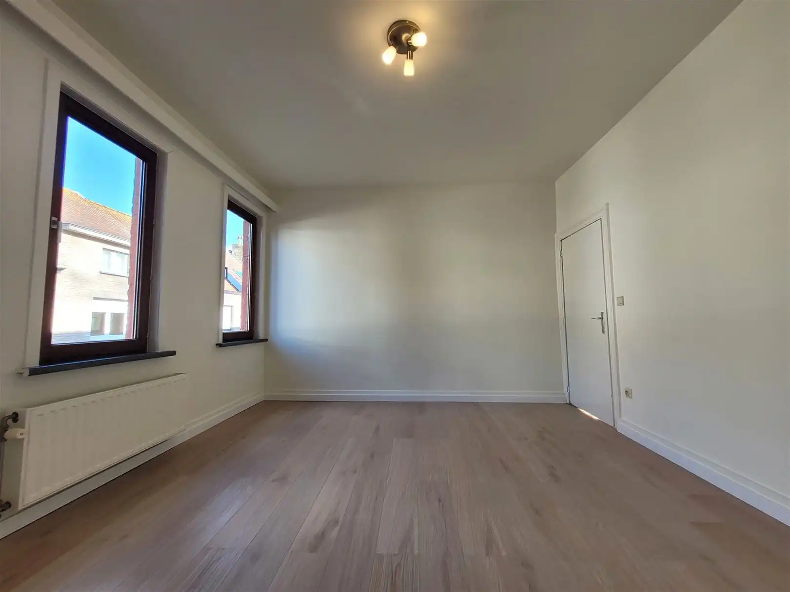 Gerenoveerde woning met zonnige tuin foto 17