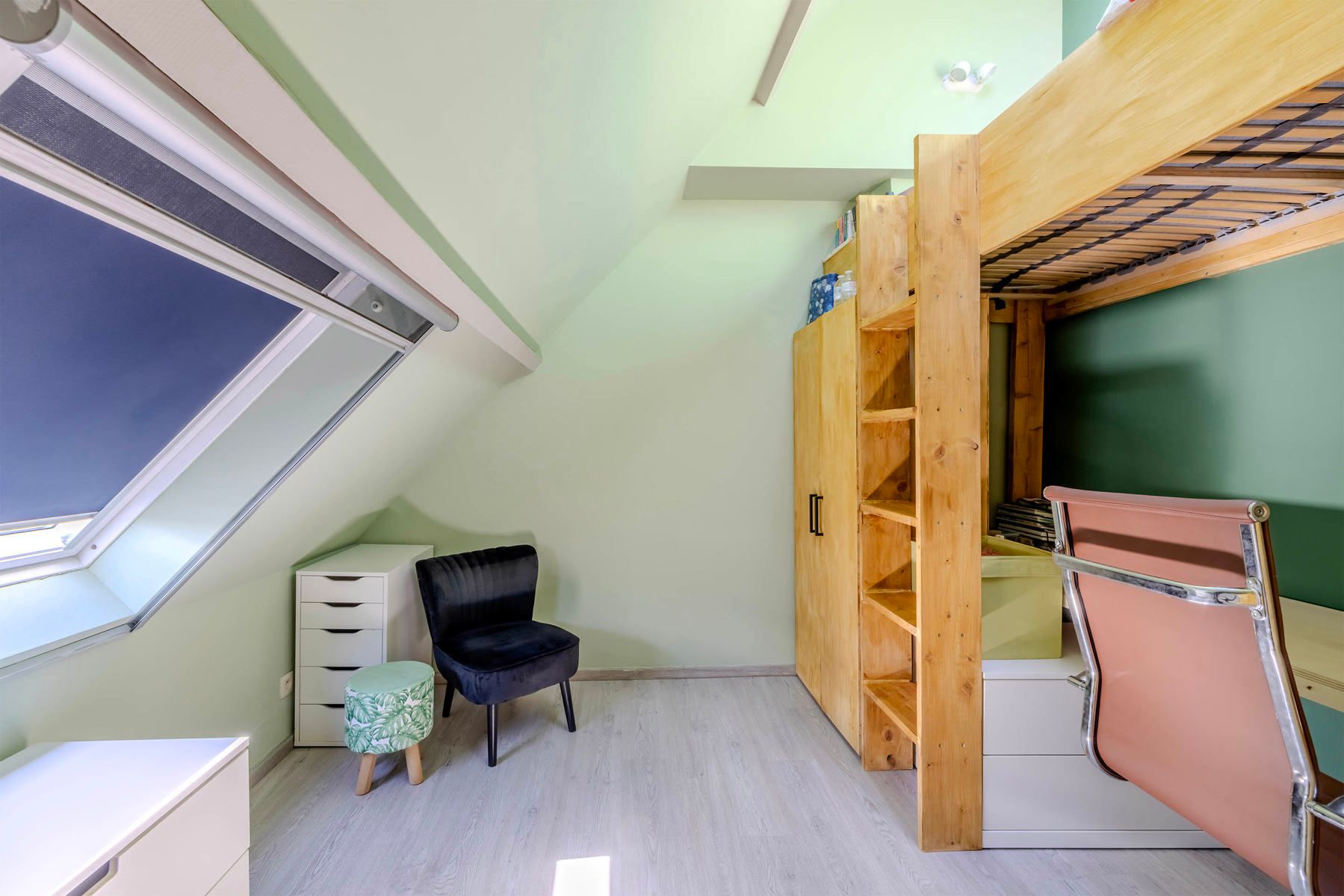 OB met o.a. 5 slaapkamers, 2 badkamers en ruim magazijn foto 27