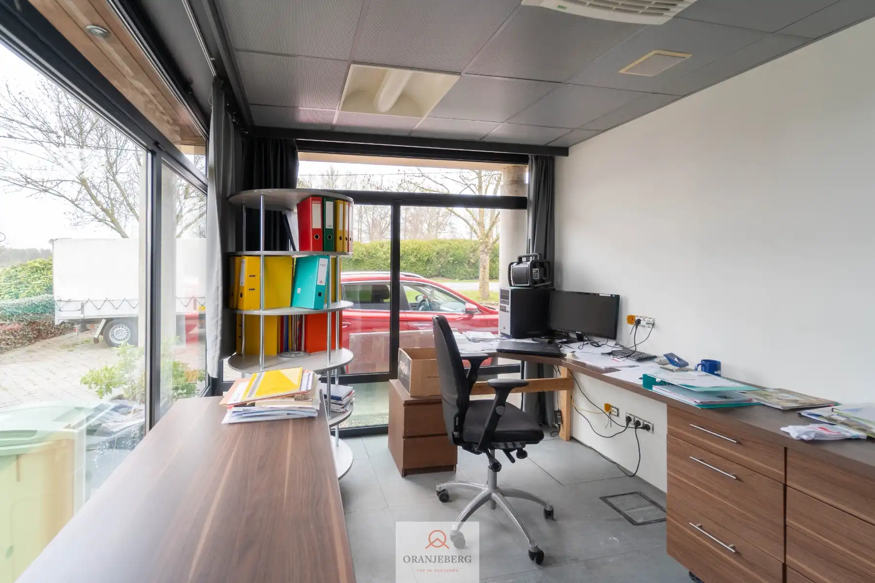 Magazijn met kantoor en woonst foto 24