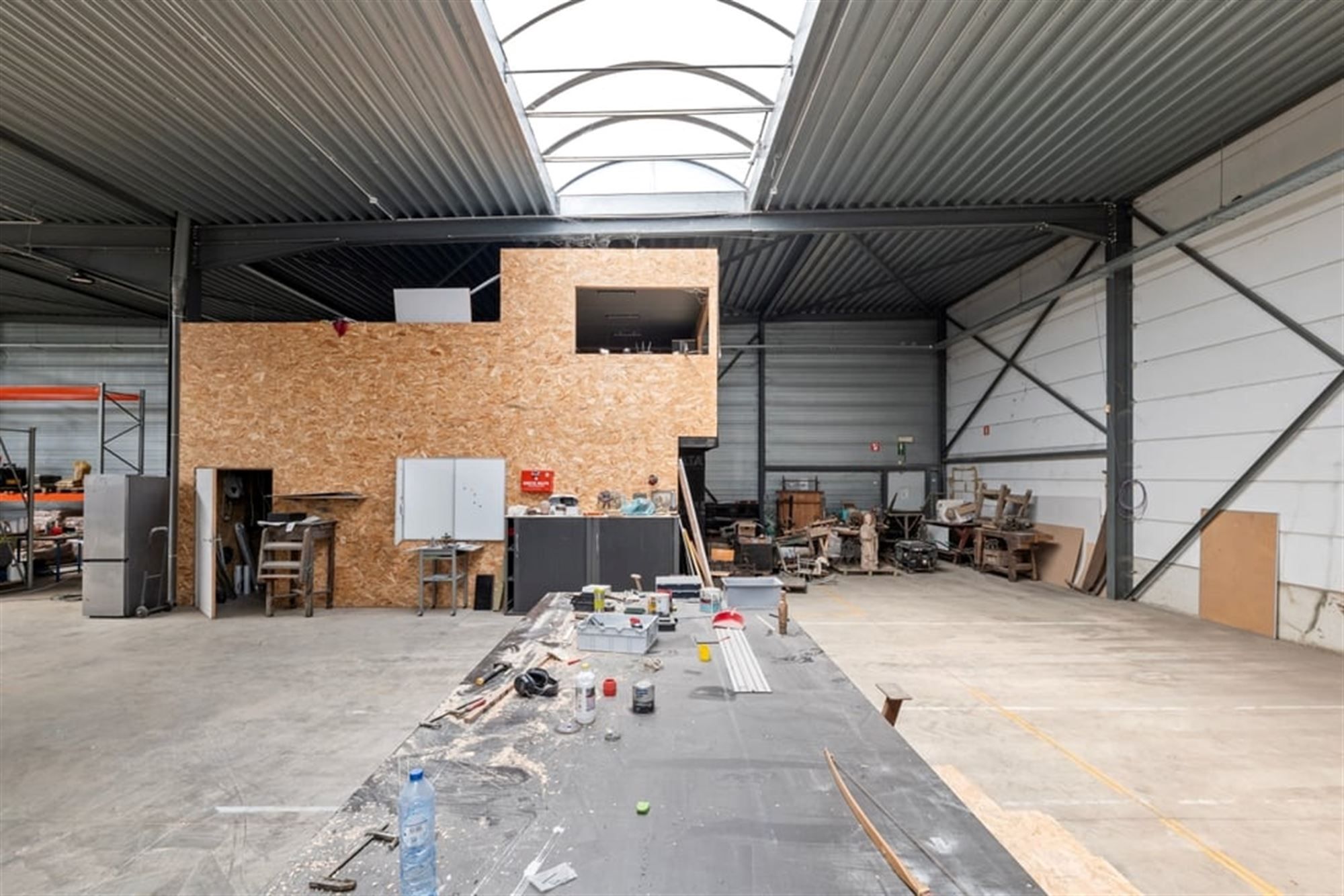 RUIME LOODS VAN 846M² IN SINT-TRUIDEN  foto 12